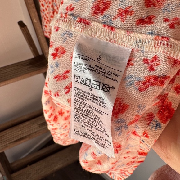 🌸 Floral Peplum Top | Women’s Size Large 🤍 - Picture 5 of 7